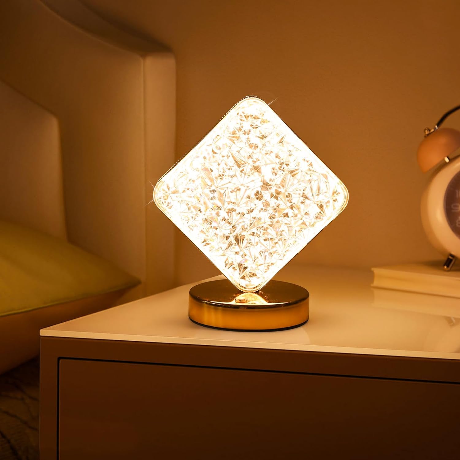 Square Shape Crystal Lamp โ Classy, Chic & Lamp; Crystal Clear